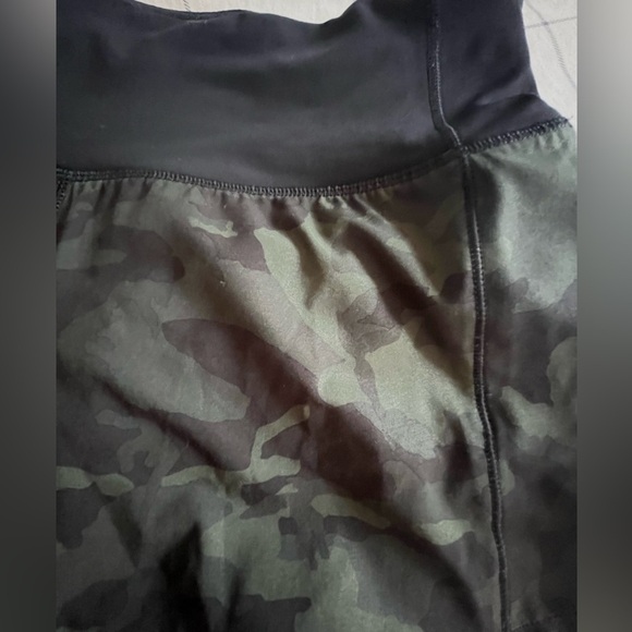 LULULEMON Speed Up Shorts Size 4 Green Camouflage - Picture 4 of 6